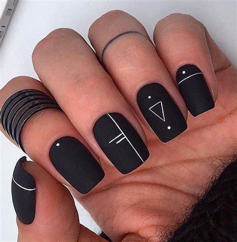 black nail designs short